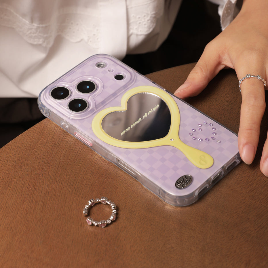 Phone case with heart-shaped mirror and decorative elements 